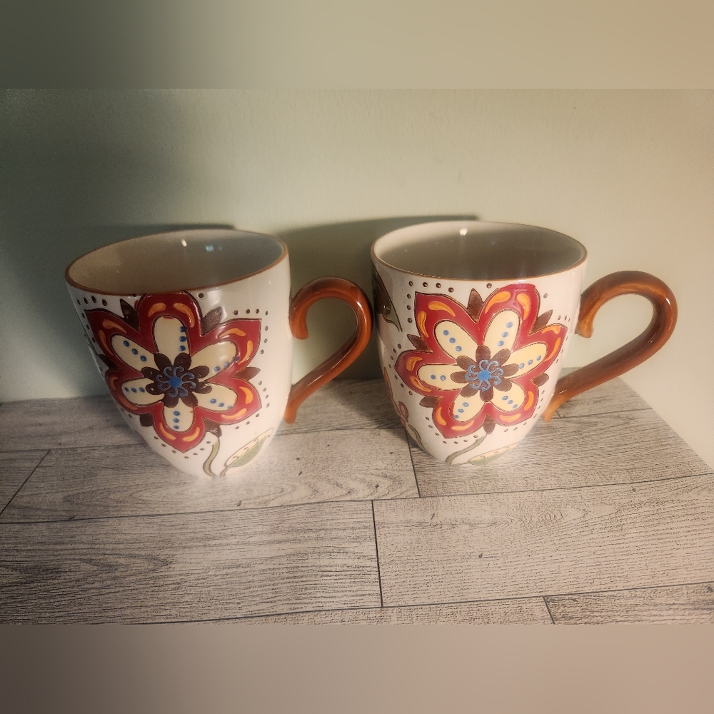 Set of floral coffee mugs